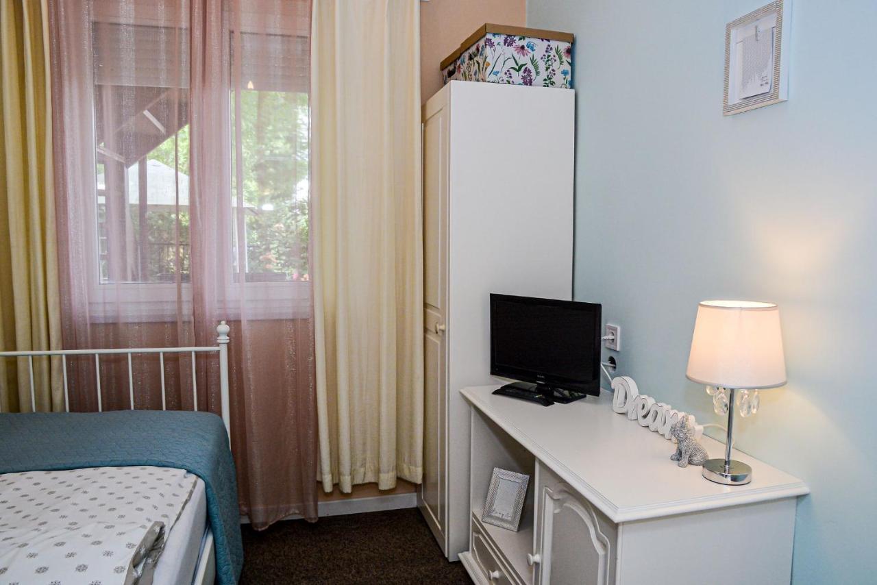 Holly Vendégház Hajduszoboszlo Exterior foto