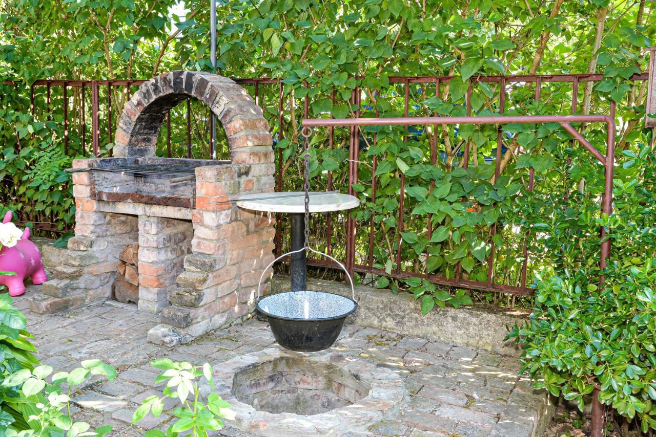 Holly Vendégház Hajduszoboszlo Exterior foto